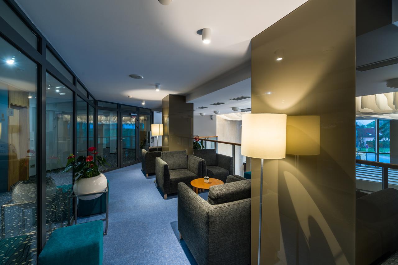 Hotel Galeria Thermal Bešeňová Exteriör bild