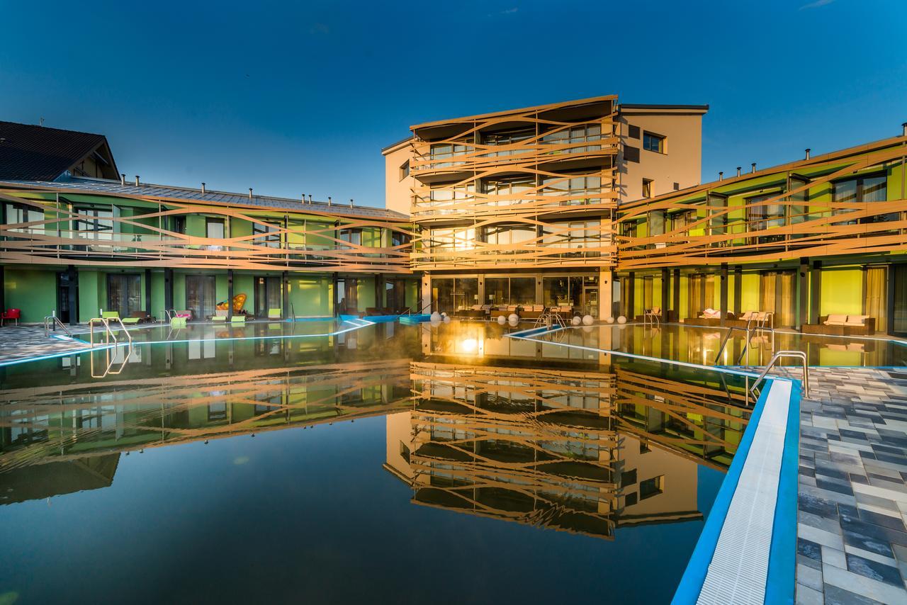Hotel Galeria Thermal Bešeňová Exteriör bild